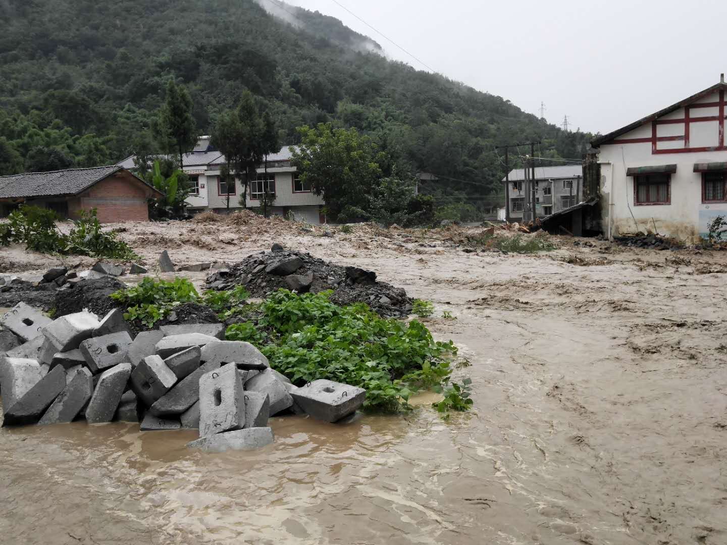 泥石流、山體滑坡等地質(zhì)災(zāi)害時有發(fā)生